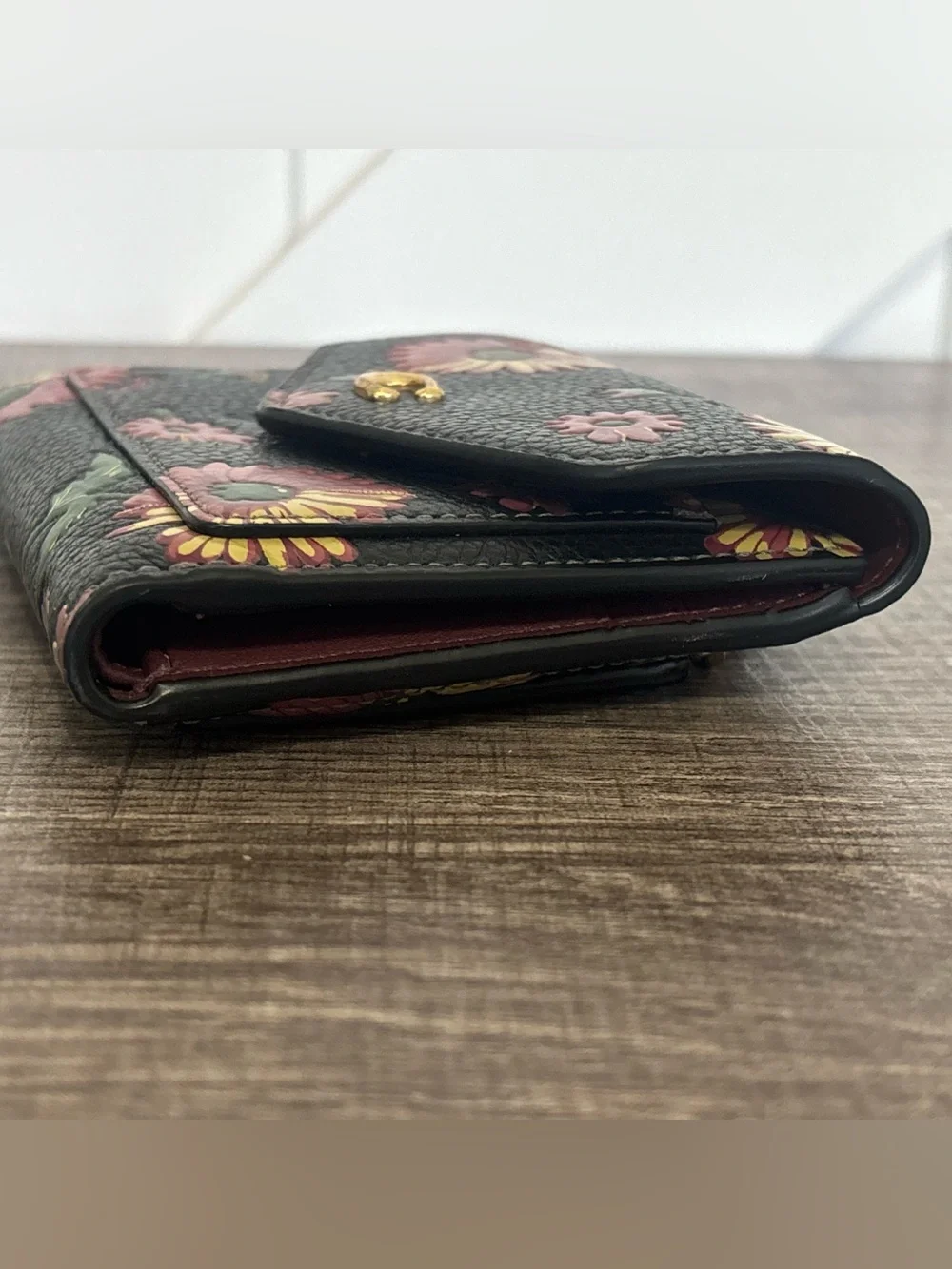 EUC Coach Leather Wyn Wallet in Printed Floral - Picture 6 of 13